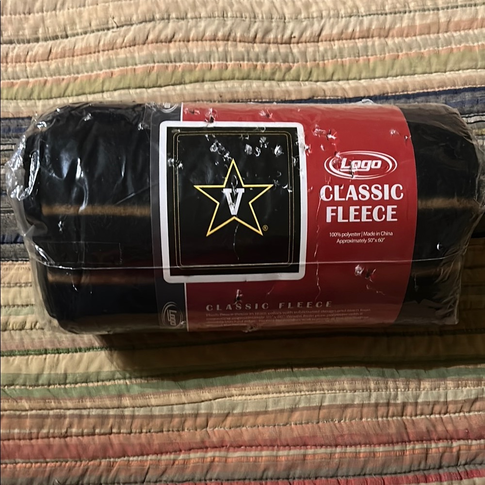 Logo Athletic Black Classic Fleece Blanket